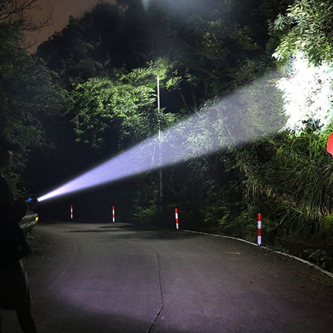 Uppladdningsbar LED-ficklampa 2600mAh – Zoomfunktion, vattentät och kraftfull belysning