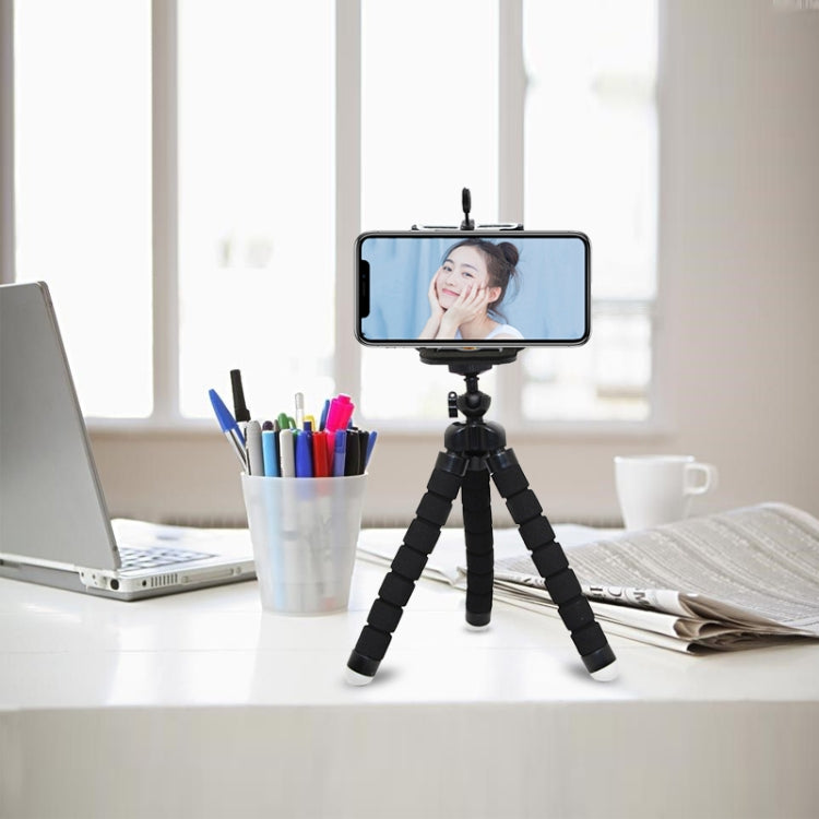 Flexibelt Ministativ med Mobilhållare och Fjärrkontroll, perfekt för stabila mobilbilder och video.