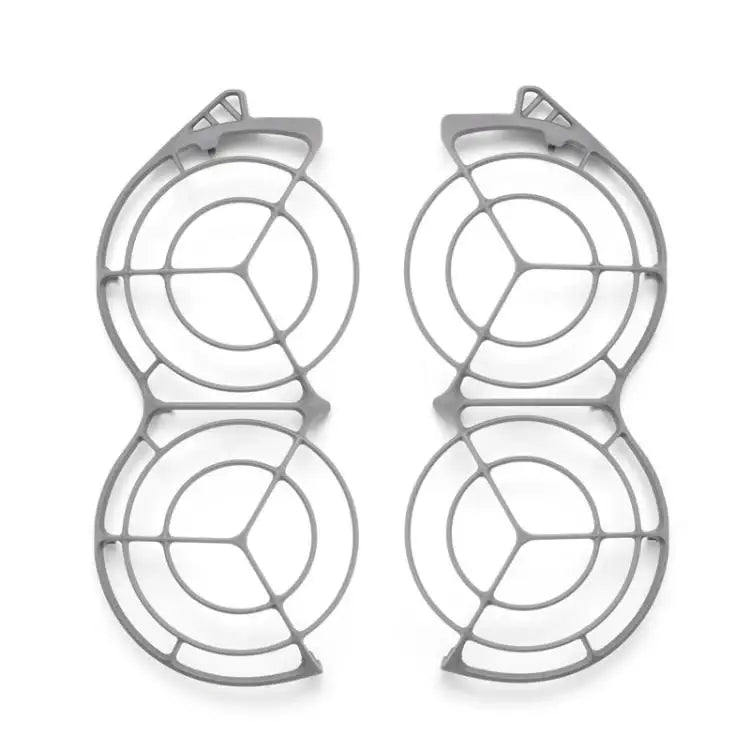 Svart DJI Neo 2 propellerskydd monterat på drönare för säker flygning inomhus.